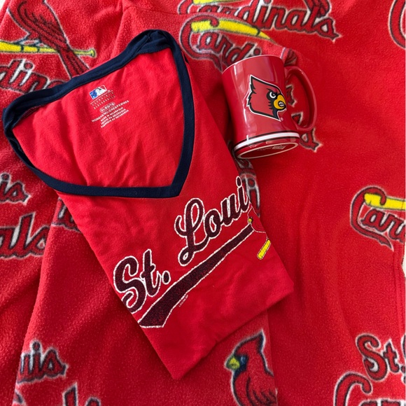 St. Louis Cardinals Baseball Blanket Wrap Snuggie, Fan T-shirt & Mug 3 Piece Set - Picture 16 of 16